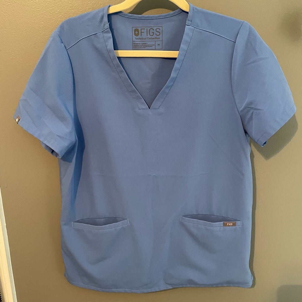 FIGS casma 3 pocket scrub top ceil